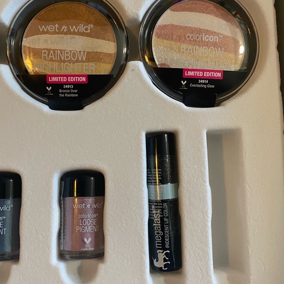 Wet N Wild Unicorn Glow Boxed Set - Picture 8 of 8